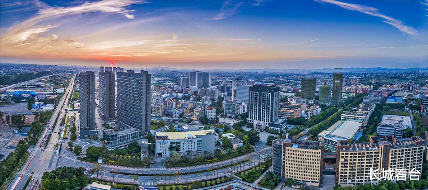 长城看台 百亿级项目大湾区轨交产投集团正式落户白云