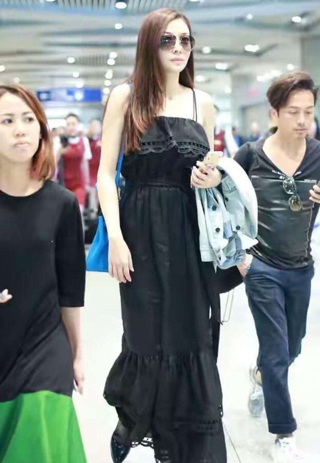 熊黛林|熊黛林穿黑色蕾丝连衣裙，上身若隐若现的肌肤，太让人着迷了