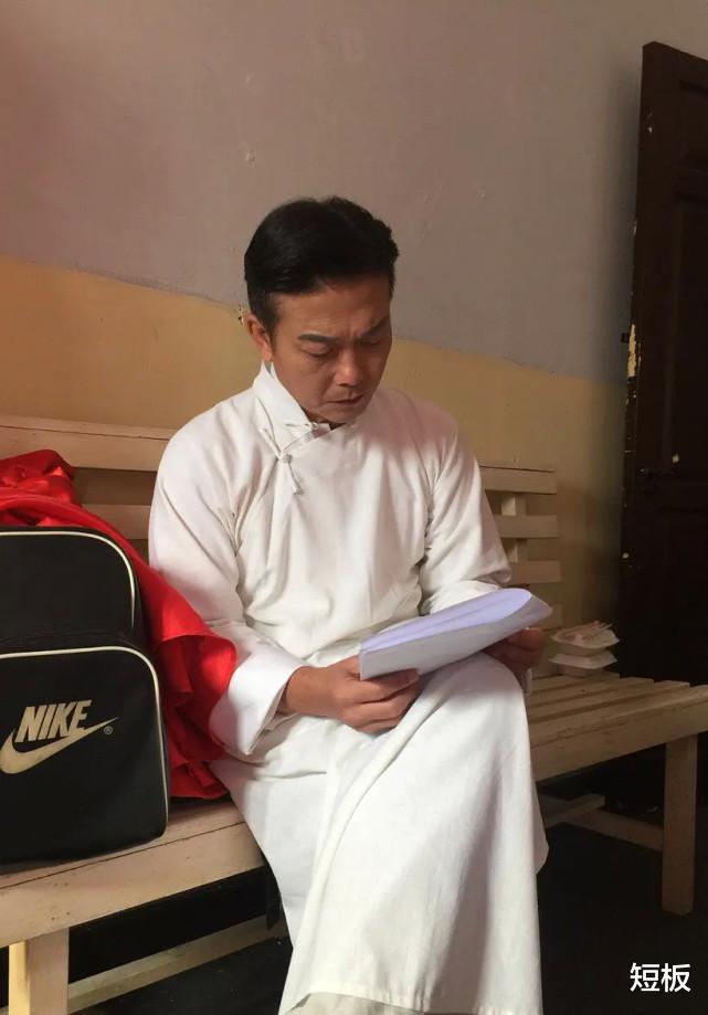 TVB|李连杰的死对头，58岁落魄到无戏可拍，回归TVB出场5分钟领盒饭