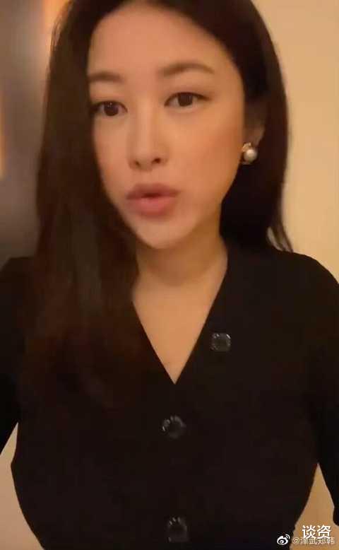 朱珠|朱珠产后首晒全家福，被富商老公拥入怀超开心，一家三口画面温馨