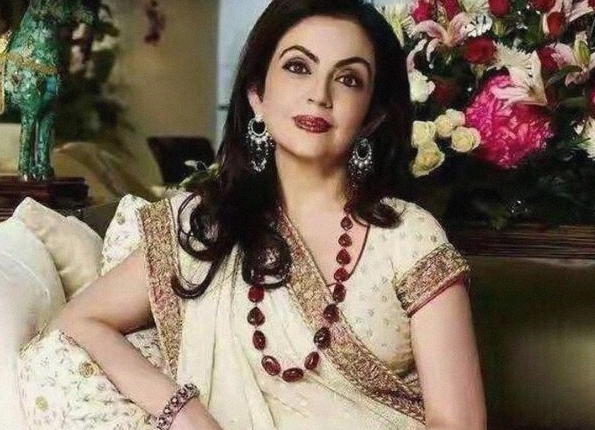 浙江省 “印度版老佛爷”：鼻子上挂着一栋房，丈夫省吃俭用拿845亿供她