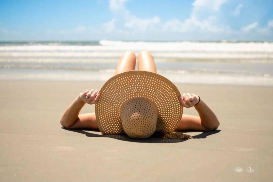 长寿老爷爷|更年期女性多补3种营养物质，或可养成“铁骨”，远离骨质疏松