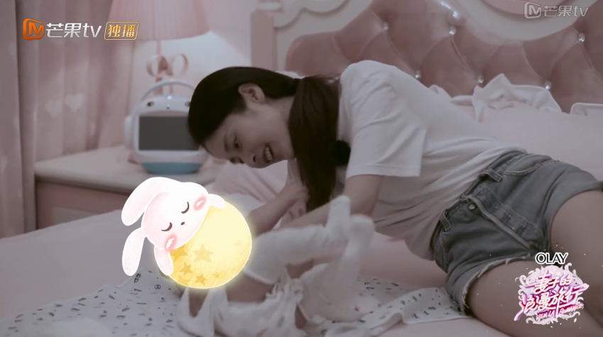 颖儿|看看颖儿和付辛博的家，家具全靠网购，家中吊灯只要319元