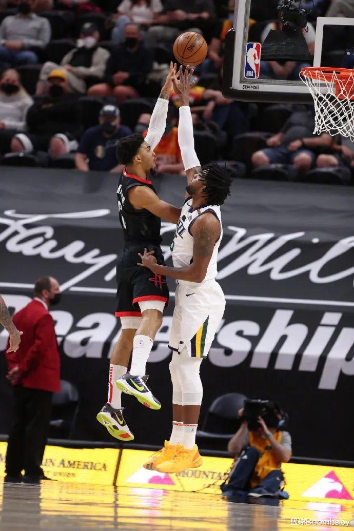 火箭隊(duì)|牛逼！全部數(shù)據(jù)均創(chuàng)新高！斯通神了，長(zhǎng)合同趕緊安排上啊