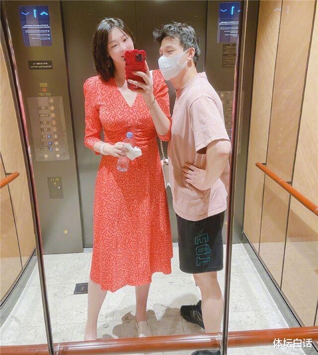 许晴|美艳动人！惠若琪生娃后二次发育，博士老公胡子拉碴满脸憔悴