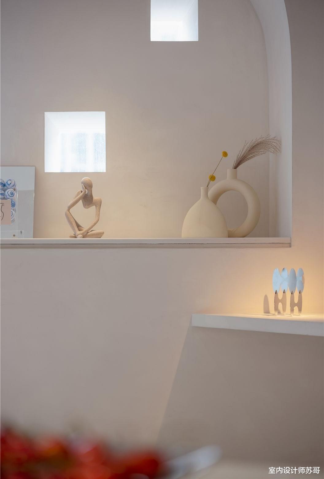 49平米的公寓改变成工作区,满足功能需求,并引入光影效果