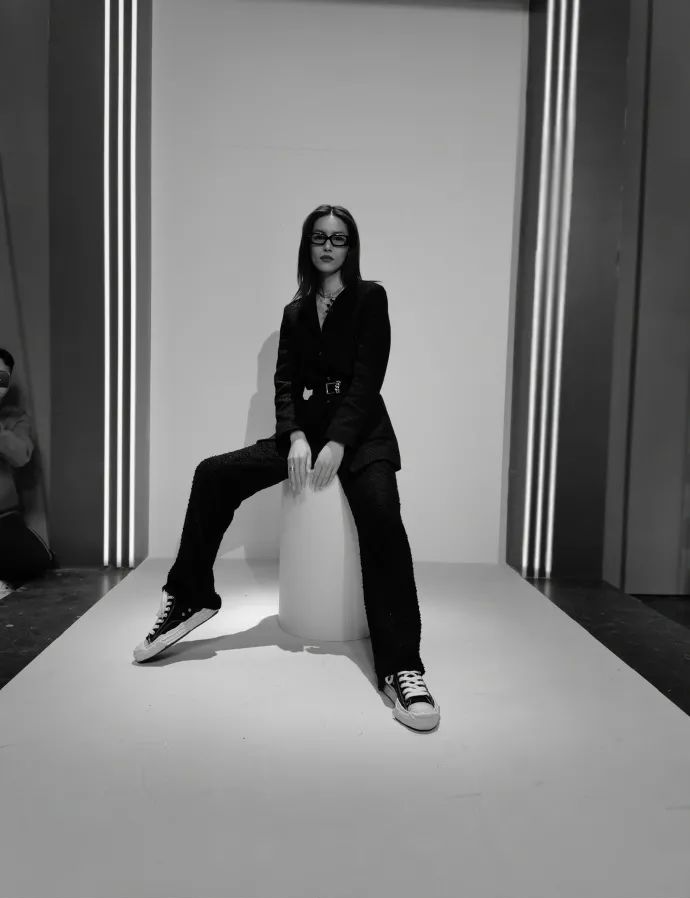 刘雯|14年无绯闻无黑料，却因“自杀式”毁约被封杀？网友：谁敢动她！