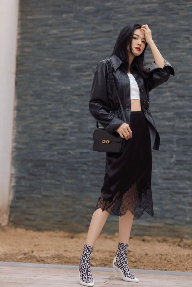 姚晨|姚晨才是真腿精，当她穿上“黑透丝”，比没穿还诱人