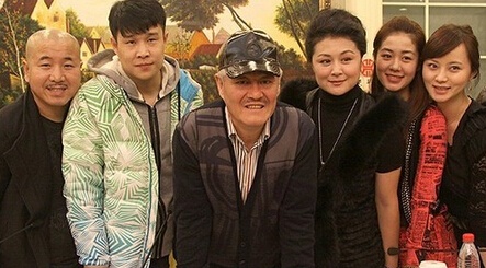 赵本山|赵本山三次收他为徒被拒，靠荤段子发家，上春晚后打警察被抓入狱