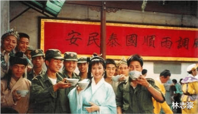 新白娘子传奇|《新白娘子传奇》13张幕后彩照，您绝对没见过！图11颠覆想象