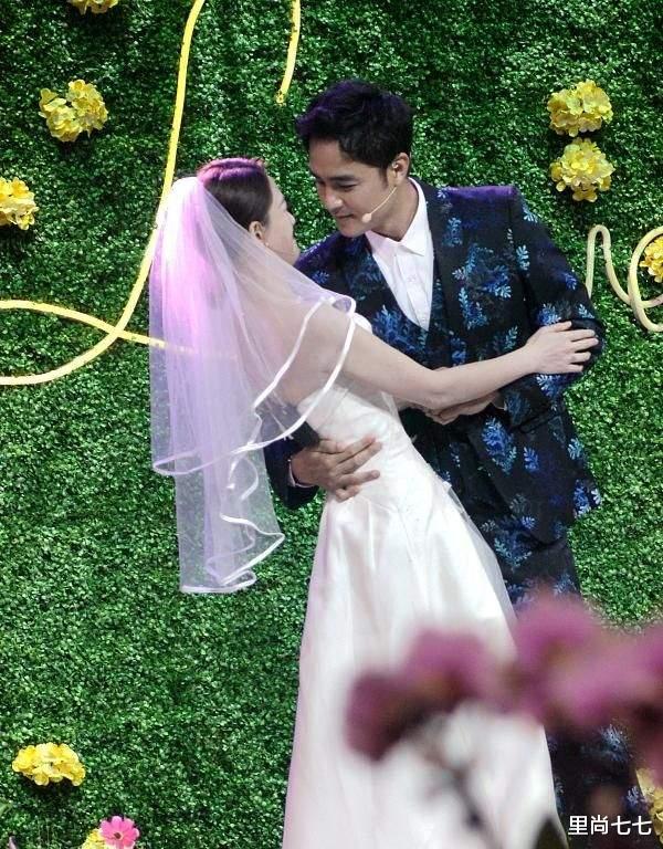 明道|明道一家三口罕见同框！妻子发福变中年妈妈，儿子正脸首次曝光