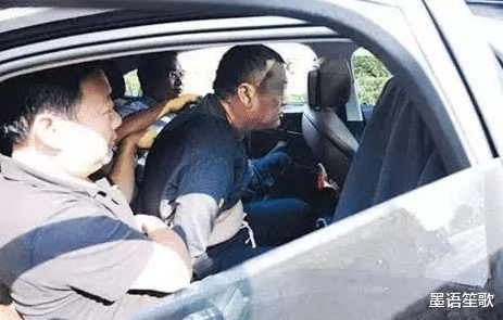 丁剑剑|他亡命天涯16年，靠赃款娶四个漂亮妻子生12个娃，落网时身家上亿