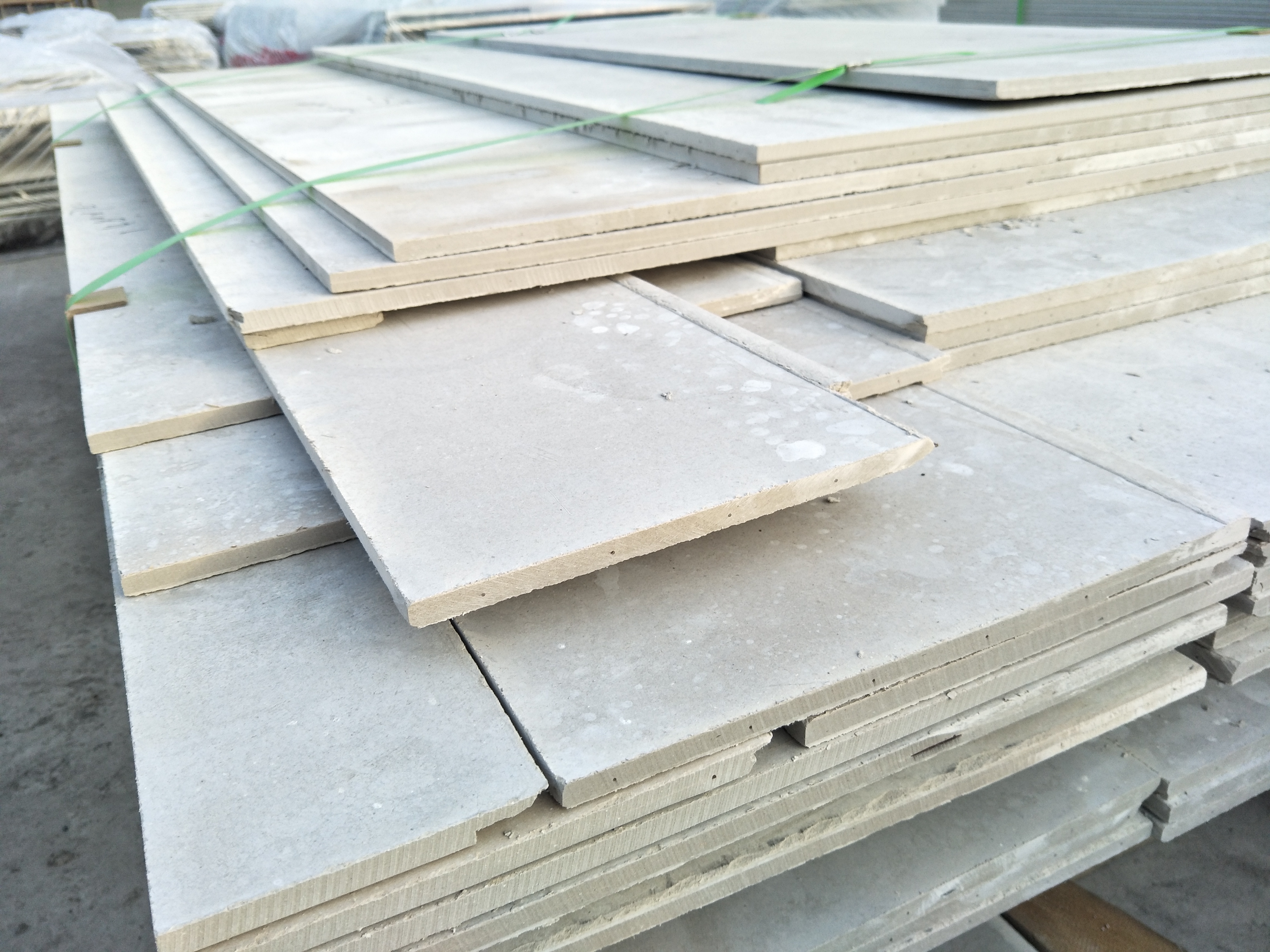 |新型现浇筑建筑模板——免拆模板