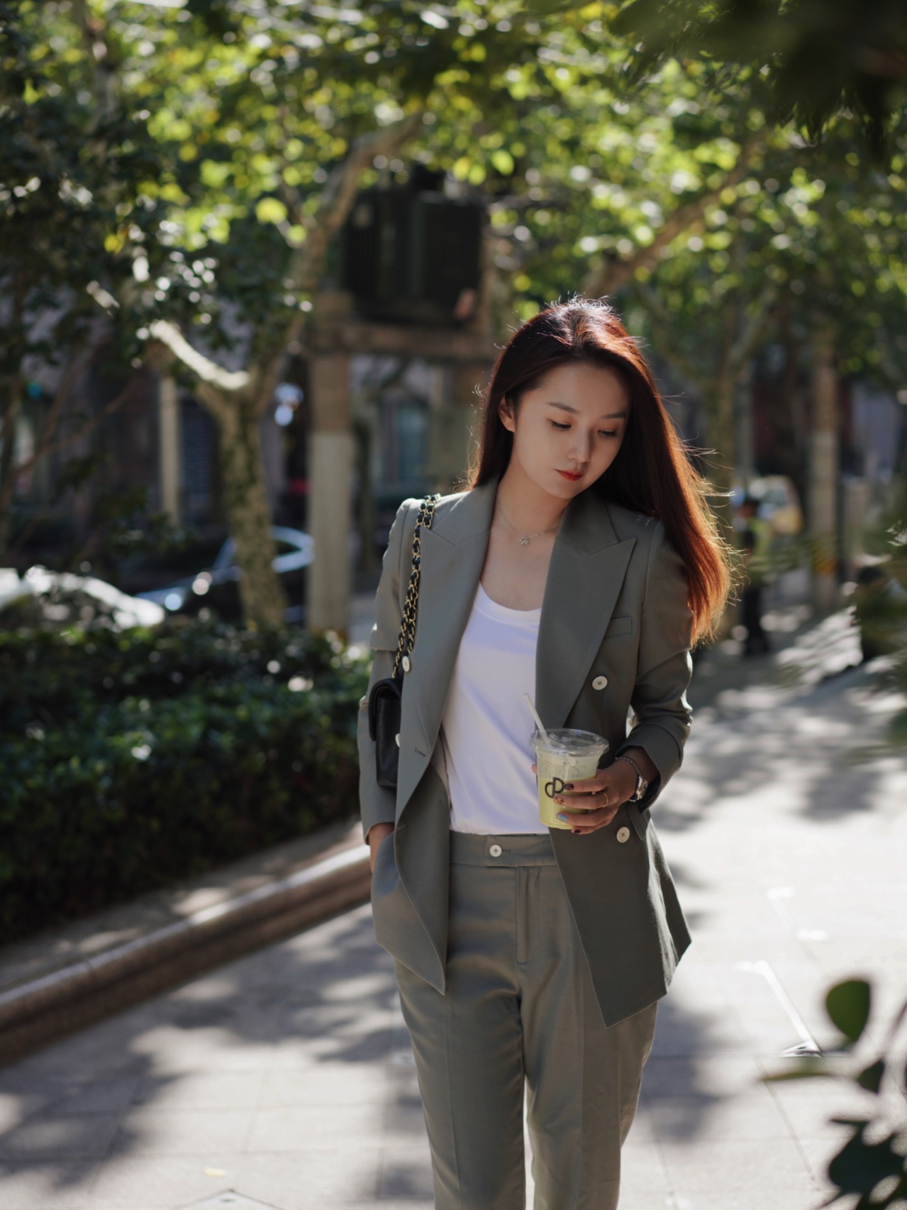 穿衣搭配|职场穿搭丨谁能拒绝？这套高级感满满的简约风穿搭