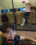 小叶娱记 “为啥朋友看到女友的自拍,说我被绿了?”评论区眼太尖了!