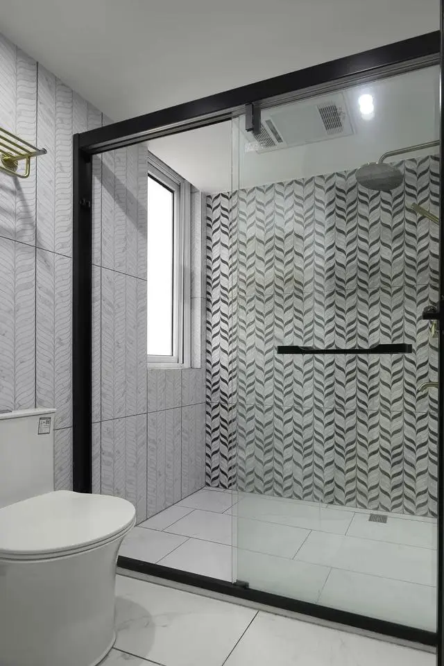 70㎡轻奢北欧2室2厅，舒适与优雅兼备，灰白基调+墨绿色软装！