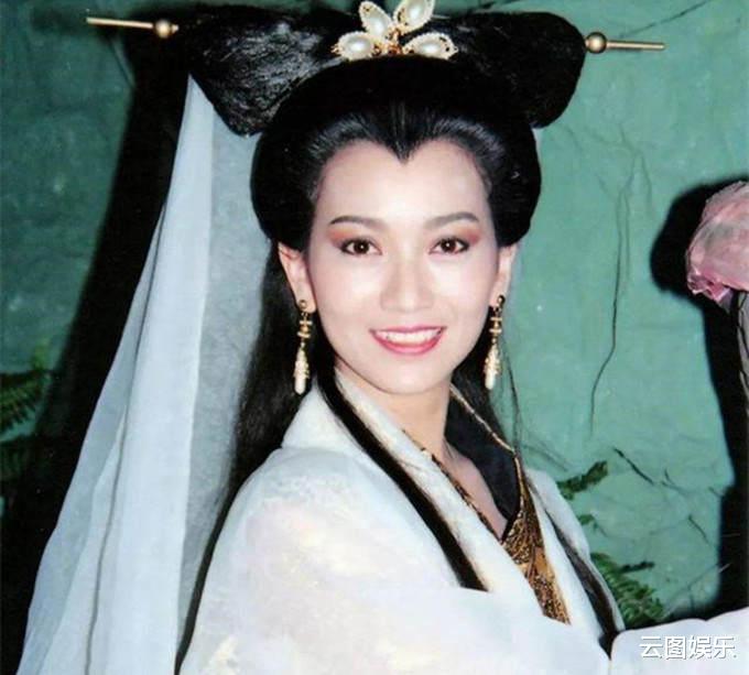 赵雅芝|66岁赵雅芝活动生图曝光，浓妆艳抹难掩脸部皱纹，与精修图差距大