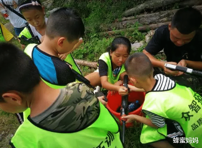 蜂蜜妈妈|小学生暑假“托管服务”定了，有城市每人每天50元，时间已明确