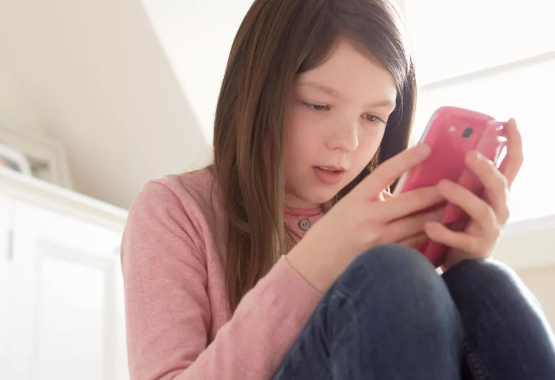 青龙衣超级棒棒 当孩子向需要帮助之人,伸出援手的时候,他们将学会更多东西