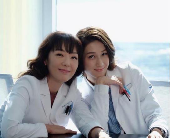 TVB|TVB不打针、不整容的中年女性，钟嘉欣越来越美，胡杏儿有风韵