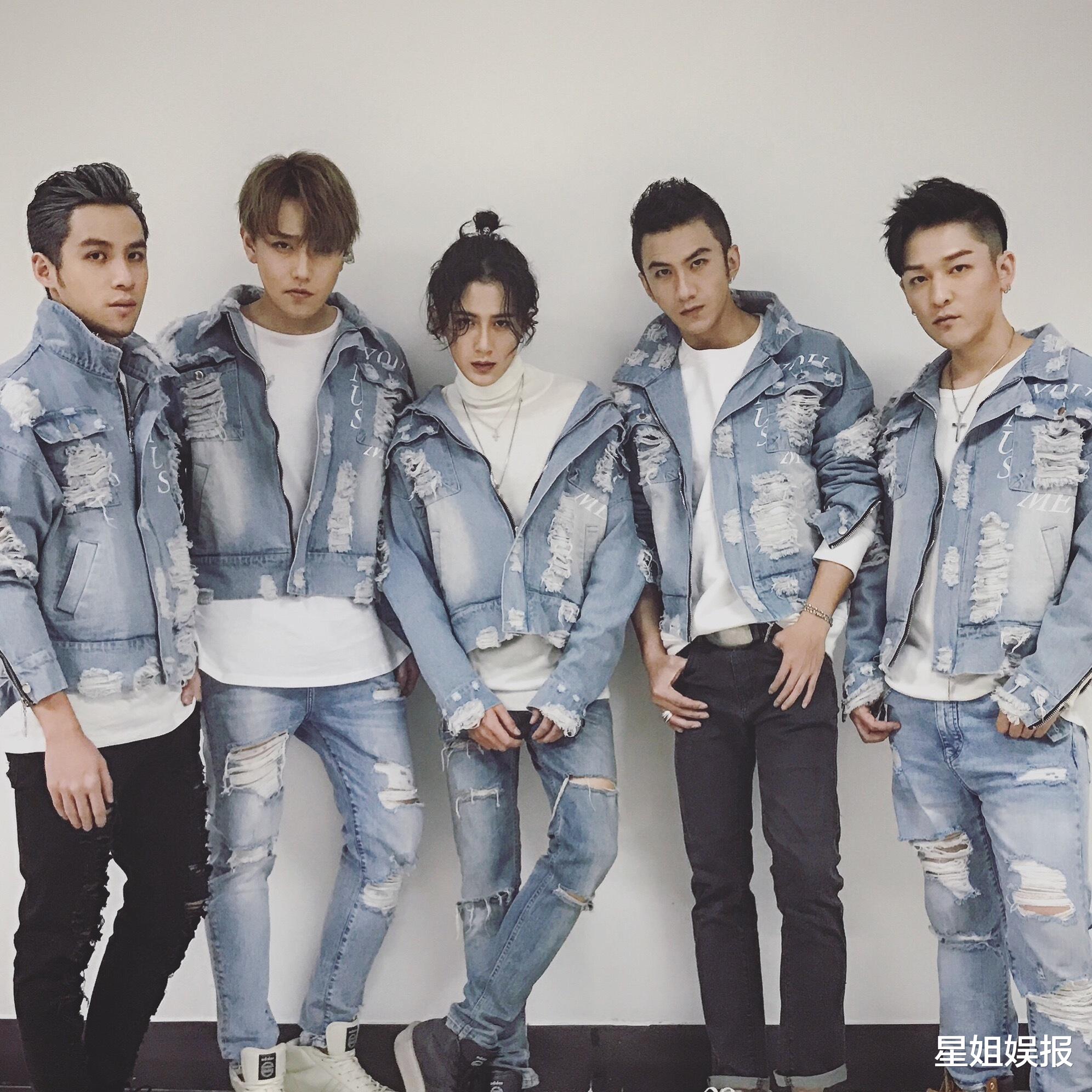 池约翰|内地初代男团成员宣布结婚，他和新娘的爱情故事好浪漫，4位队员还是伴郎