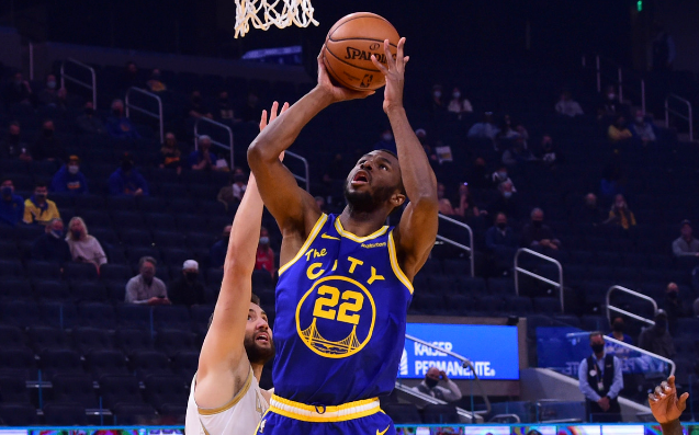 斯蒂芬·库里|三分15投1中，库里太无奈！勇士又被打懵，科尔彻底露馅了