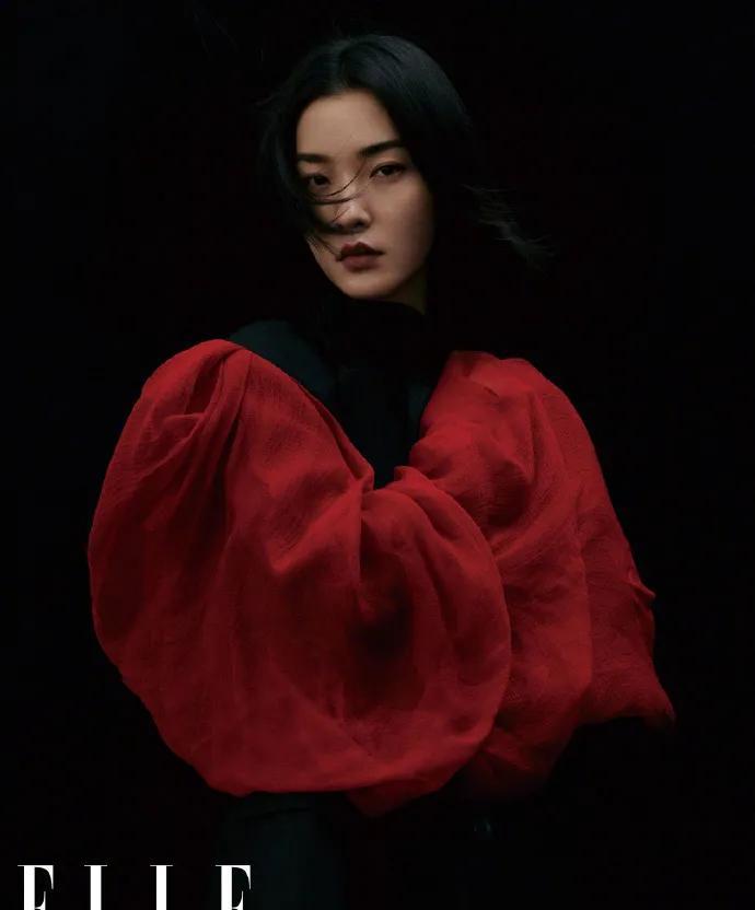 肖战|2022开年刊：杨幂豹纹妖艳，刘亦菲御姐范，肖战成万花丛中一点绿