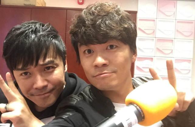 王宝强|王宝强被传与冯清隐婚后近况曝光，外出被多位藏族美女列队接待