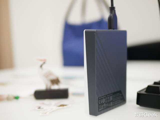 移動硬盤|國潮來襲！京劇臉譜專屬設計，西數My passport隨行版移動硬盤測評