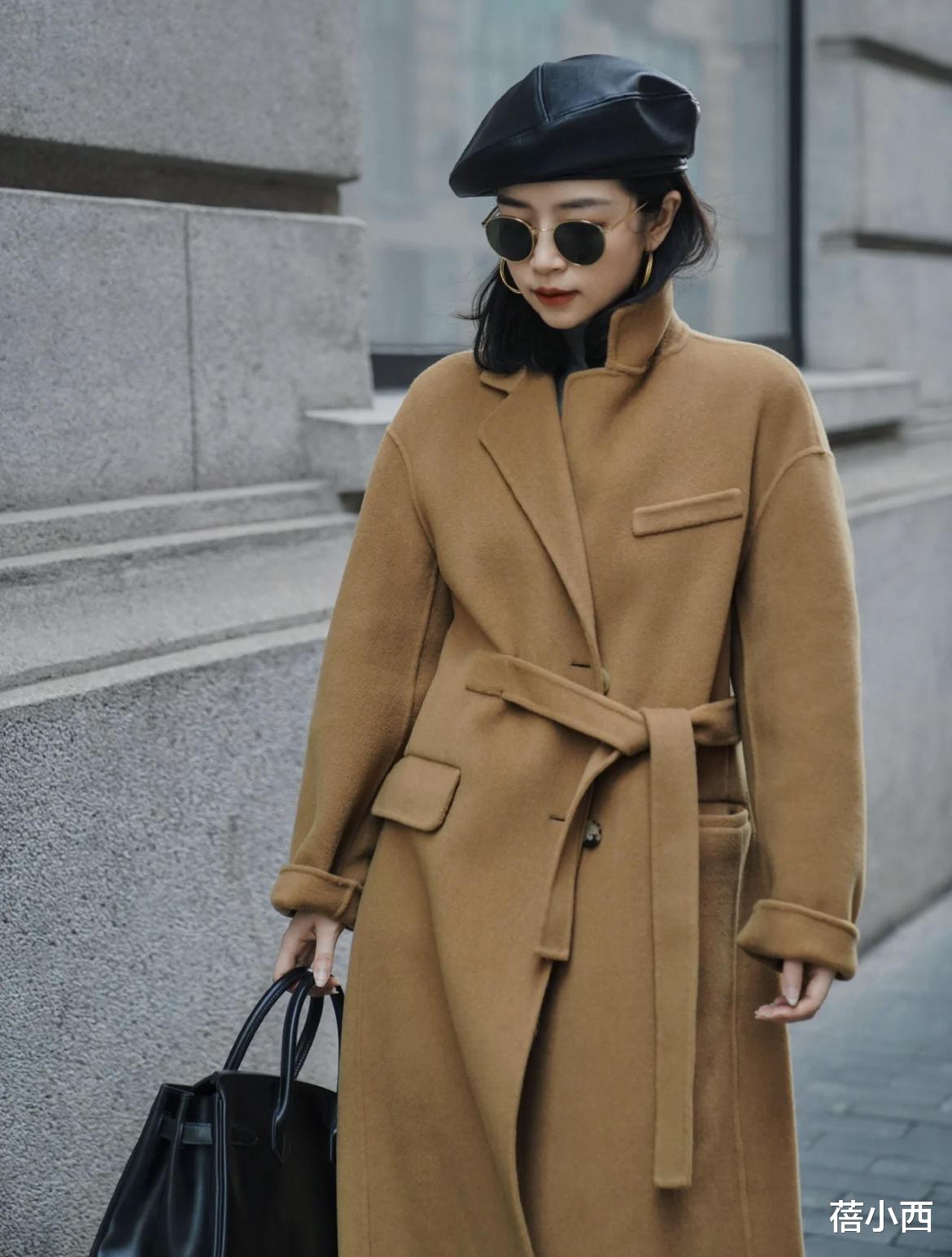 蓓小西 冬季最流行的是“大衣”,跟三木穿4个高级款,搭配裤子裙子都美