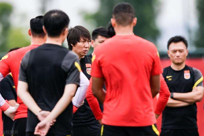 國足|懸了！敘利亞不退讓，成獲利者，國足沒強(qiáng)制打疫苗，賽程難度加大