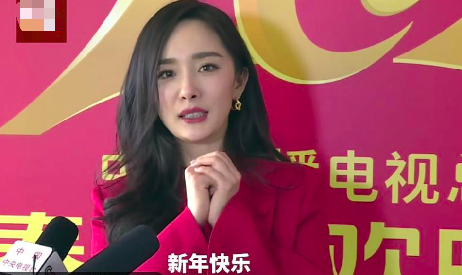 岳云鹏|杨幂李沁金晨同框，金晨最白最显眼，李沁加了刘海不就是孙怡吗？