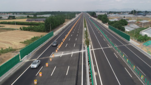 奶豆说育儿|山东斥资46亿元扩建高速，全长46公里，将从四车道扩为八车道