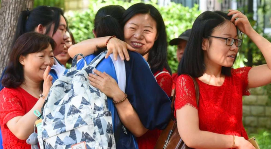 大学生|高中毕业后，啥样的学生会常回去看老师？老师：考上985的很少来