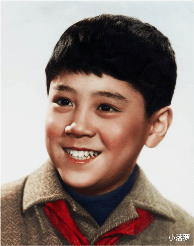 小姐姐|明星小时候照片：张国荣梅艳芳、成龙邓丽君、谢霆锋王菲、李小龙、郭德纲