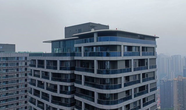 广州市|重庆江北嘴现最牛违章房，土豪打造空中宫殿，千万豪宅无人敢动？