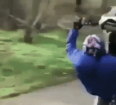  姑娘穿紧身裙注意点，一不小心就会原形毕露，亮点都被暴露了！