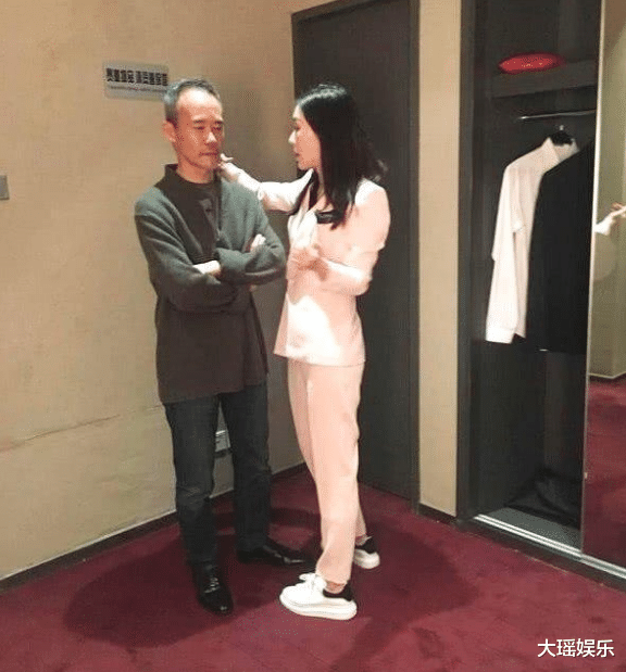 王石|70岁王石：每月有百万退休金，小30岁明星妻子和幼女陪在身边