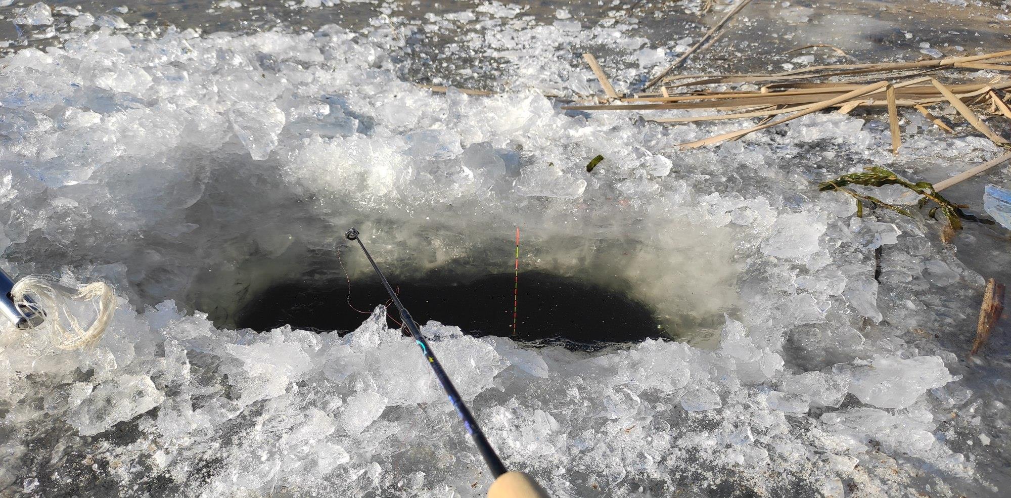 |钓鱼人的高潮：水葬与喂鱼，北方冬季钓鱼，被南方钓友称为绝境