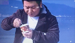“女客户半夜给我发来两张照片，还问我哪张好看，这是啥意思啊？”哈哈哈哈