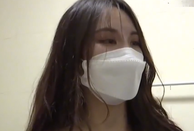 杭州美女主播上厕所,马桶却突然爆开,房东:维修费交一下!