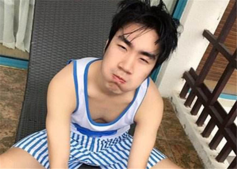 骚男|轩子巨2兔都out了，452万粉JK女神入驻虎牙，骚男助阵不敢直眼看