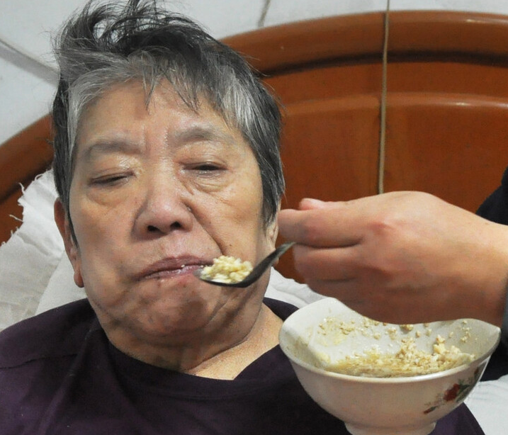 一念開花福世界 岳父母住女婿家10年，如今女婿要為親生母親養(yǎng)老，轉身趕走岳父母