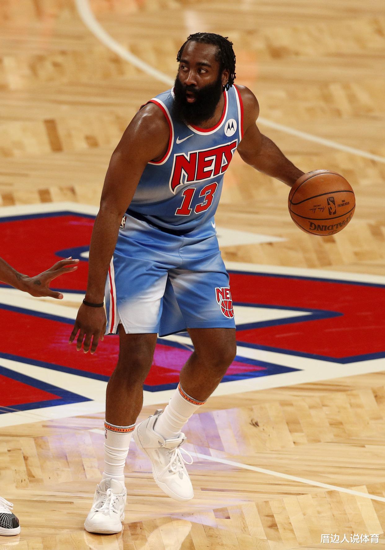 詹姆斯·哈登|连续655场首发中断！哈登替补获欢呼球迷起立鼓掌，82秒连送3助攻