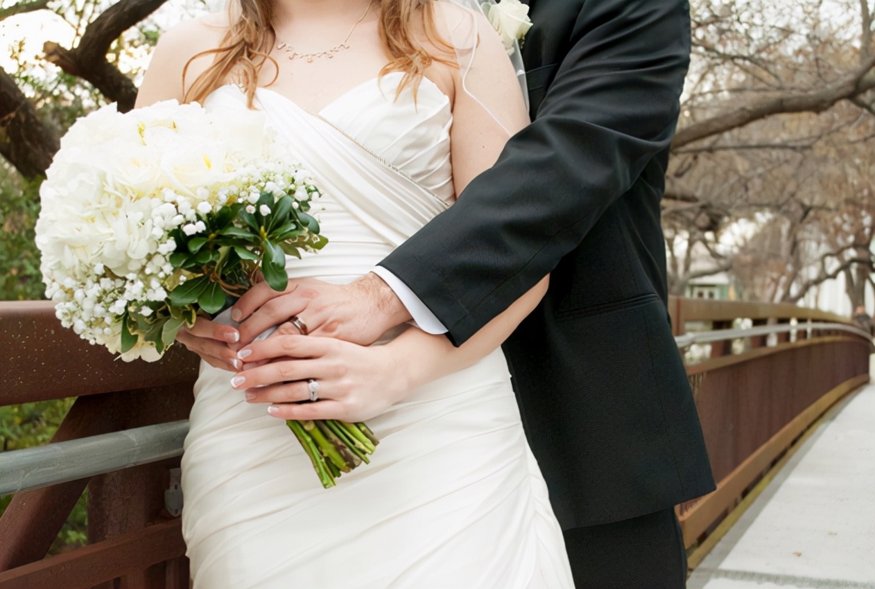 糖果的妈妈|婚礼前3个月怀了娃，婆家给出“另类彩礼”，准新娘的做法不糊涂