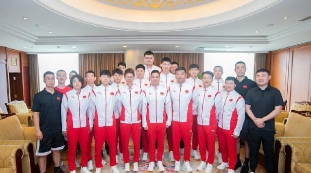 清浅微笑的我|中国男子三人篮球首战惨败！高诗岩仅2分，网友：职业打不过业余