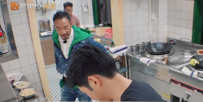 陈小春|《大湾仔的夜》任达华探班，陈小春、谢天华、朱永棠罕见重聚