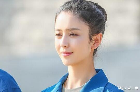 佟丽娅|佟丽娅新恋情曝光？知名主持人掐点“1314”送祝福，她笑容满面