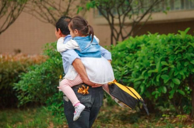 兜妈爱叨叨|“这是一年中最难熬的日子”老人吐槽暑假带娃引共鸣：都一样