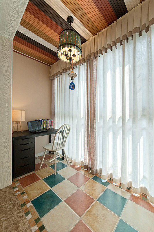 简约美式风的新房入住，客厅阳台文艺感满满，朋友进来就被迷住了